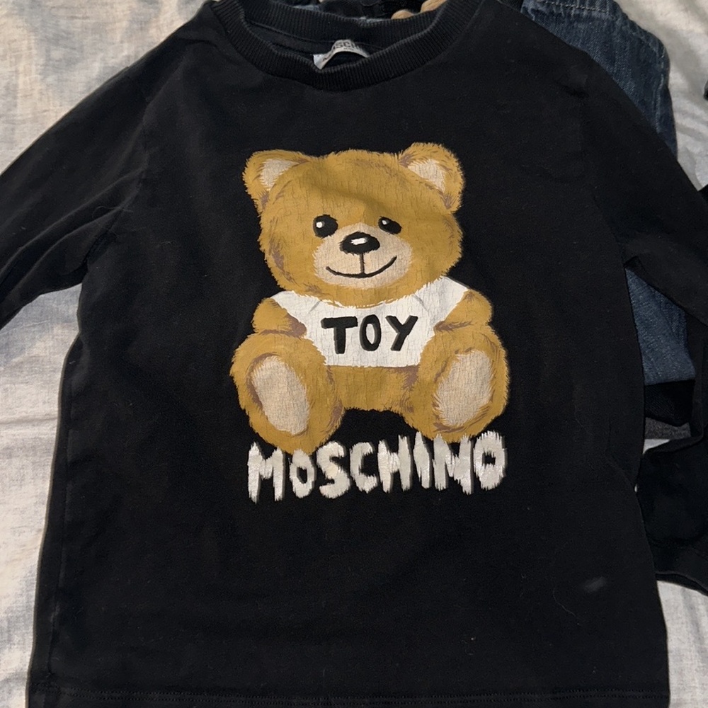 ‼️Authentic Moschino Kids sweater‼️4 & 5T